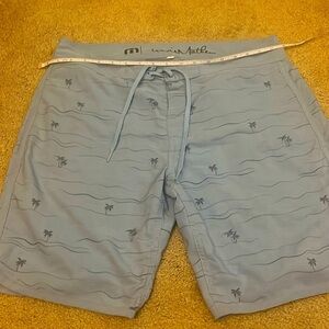 Travis Mathew shorts size M